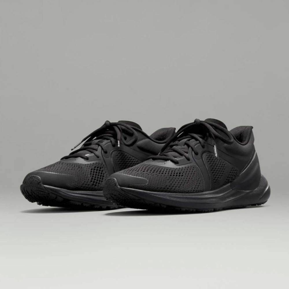Lululemon Women’s Blissfeel runners, black/black/black